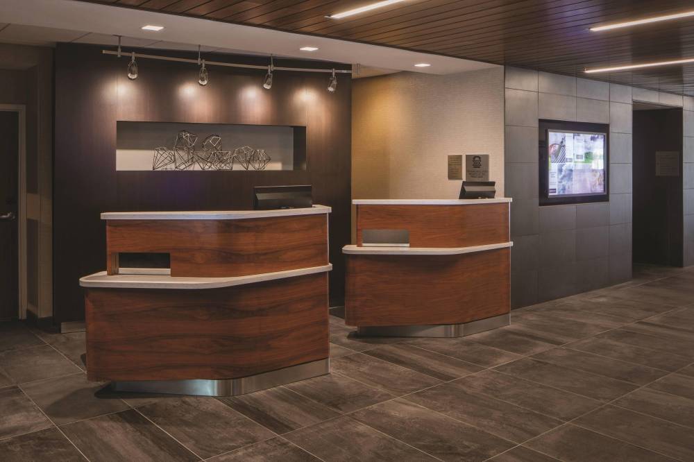 Courtyard By Marriott Denver Aurora 9