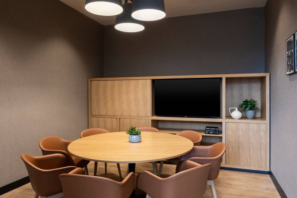 Courtyard By Marriott Glasgow Sec 9