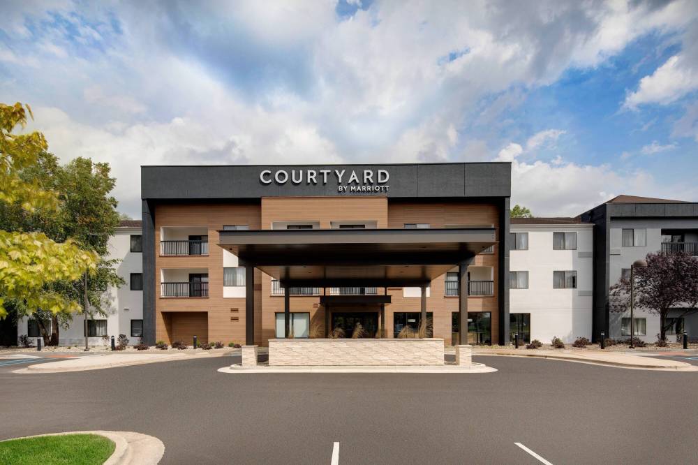 Courtyard By Marriott Grand Rapids Airport 2