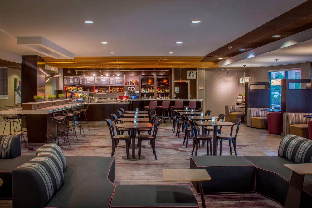 Courtyard By Marriott Greensboro Airport 10