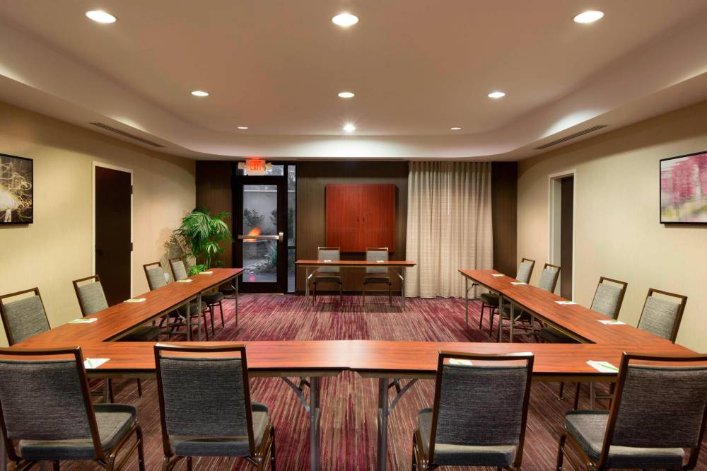 Courtyard By Marriott Greensboro Airport 7