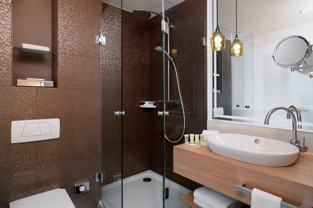 Courtyard Room - Bathroom