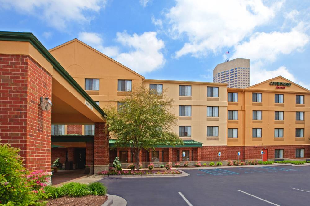 Courtyard By Marriott Indianapolis At The Capitol 2