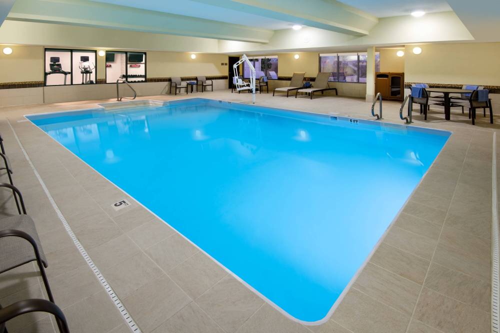Courtyard By Marriott Indianapolis At The Capitol 10