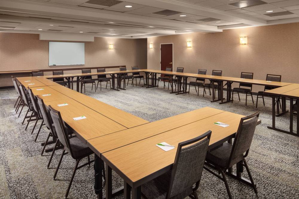 Courtyard By Marriott Indianapolis At The Capitol 9