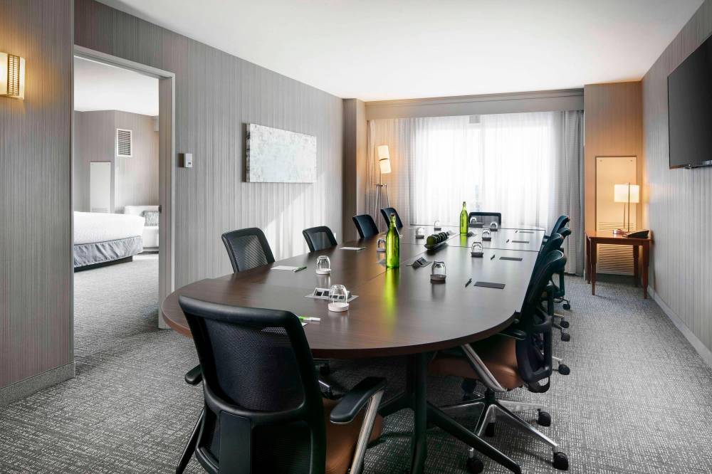Courtyard By Marriott Indianapolis Downtown 7