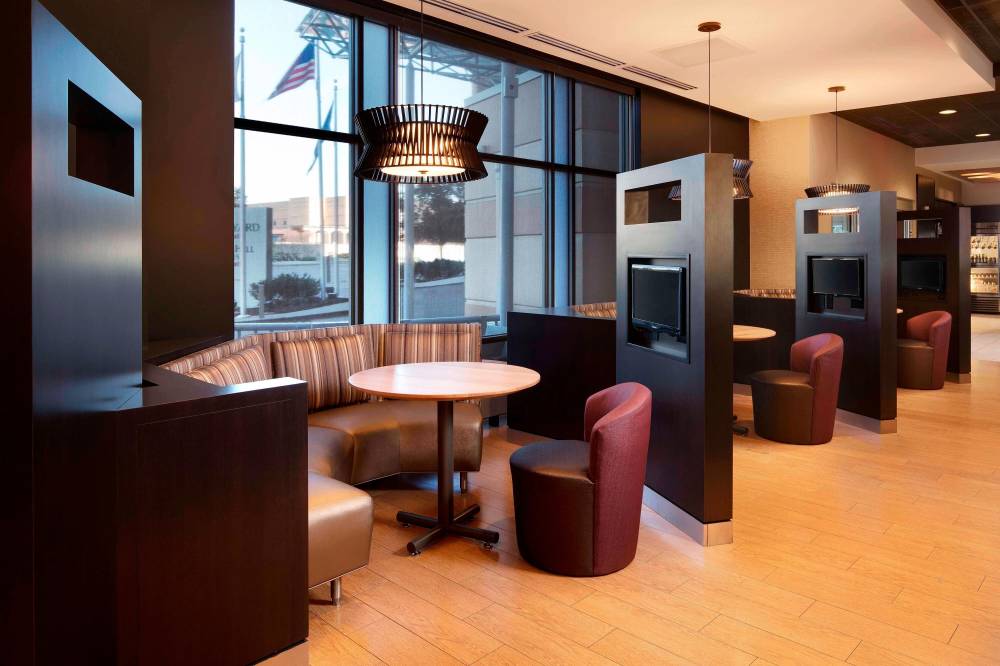 Courtyard By Marriott Indianapolis Downtown 6