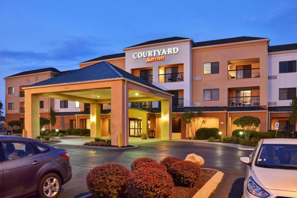 Courtyard By Marriott Indianapolis South 2