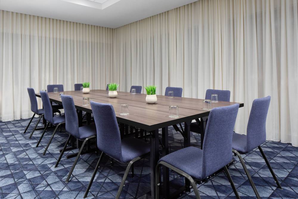 Courtyard By Marriott Lansing Downtown 7