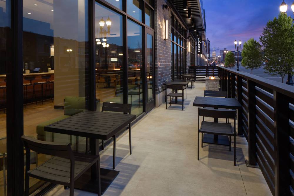 Courtyard By Marriott Lansing Downtown 6