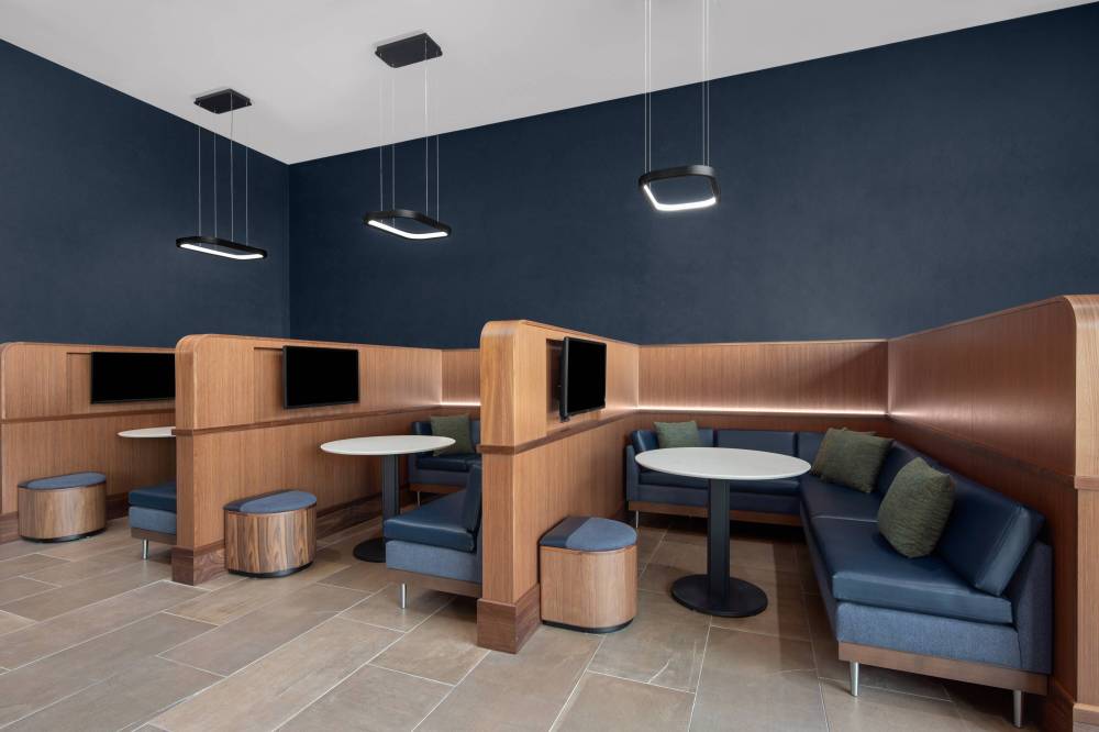 Courtyard By Marriott Lansing Downtown 3