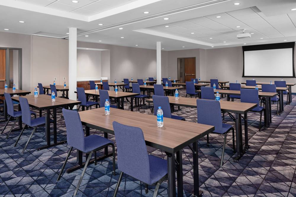 Courtyard By Marriott Lansing Downtown 9