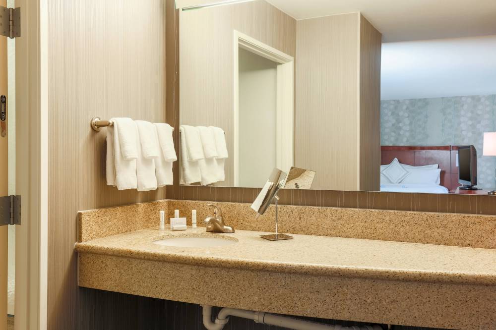 Courtyard By Marriott Las Vegas South 5