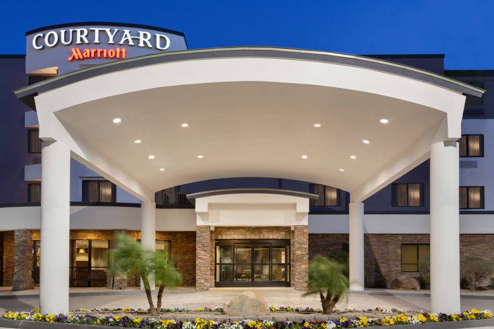 Courtyard By Marriott Las Vegas South 8