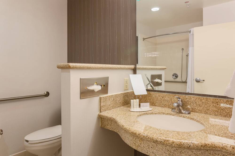 Courtyard By Marriott Las Vegas South 3