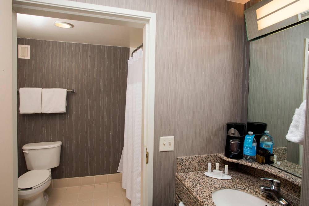 Courtyard By Marriott Los Angeles Burbank Airport 3