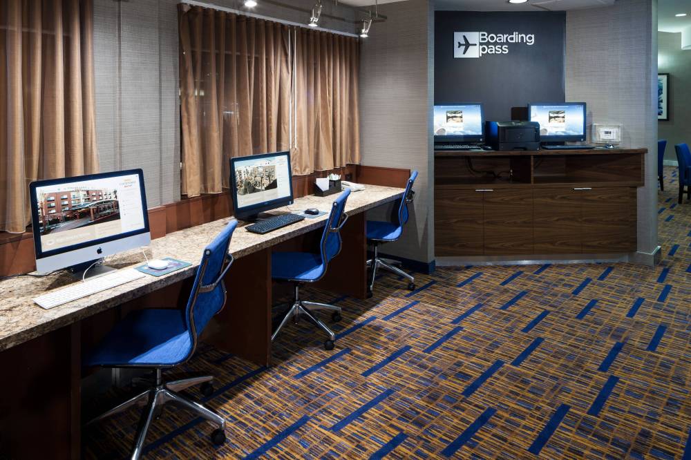 Courtyard By Marriott Los Angeles Burbank Airport 5