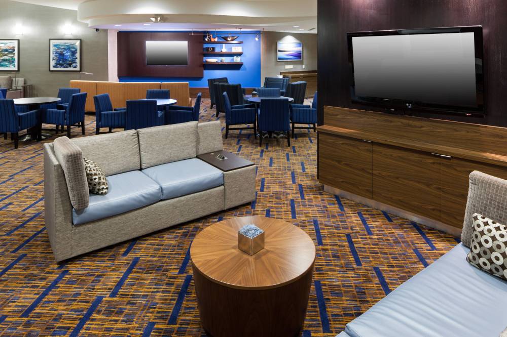 Courtyard By Marriott Los Angeles Burbank Airport 10