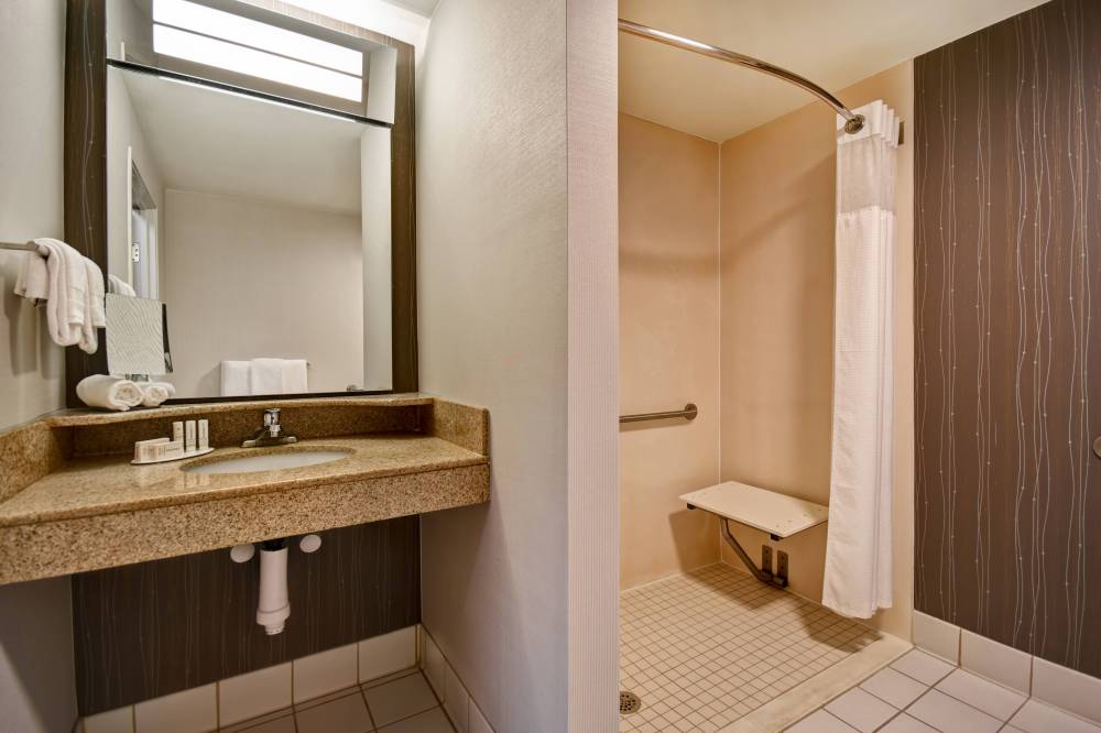 Courtyard By Marriott Louisville Airport 5