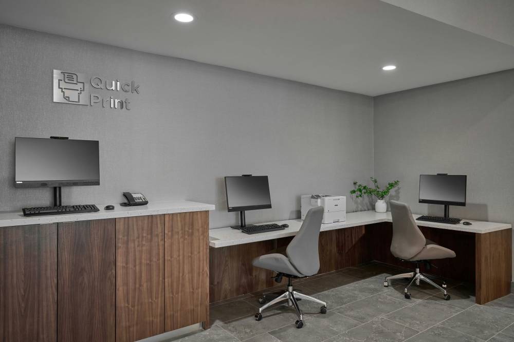 Courtyard By Marriott Madison 4