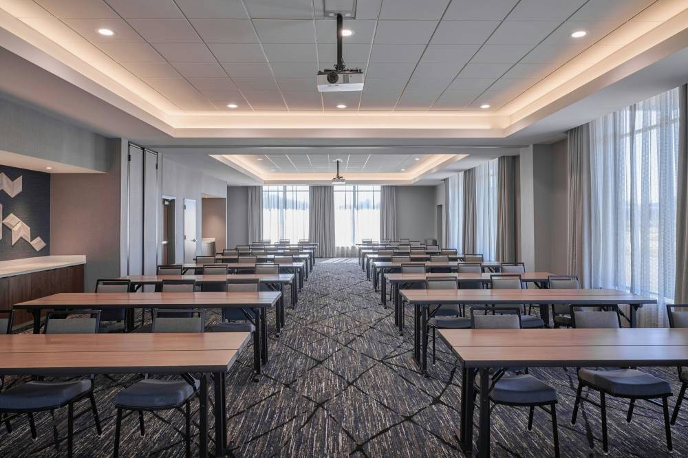 Courtyard By Marriott Madison 9
