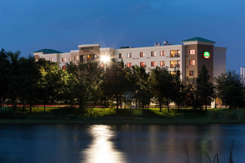 Courtyard By Marriott Miami At Dolphin Mall 4
