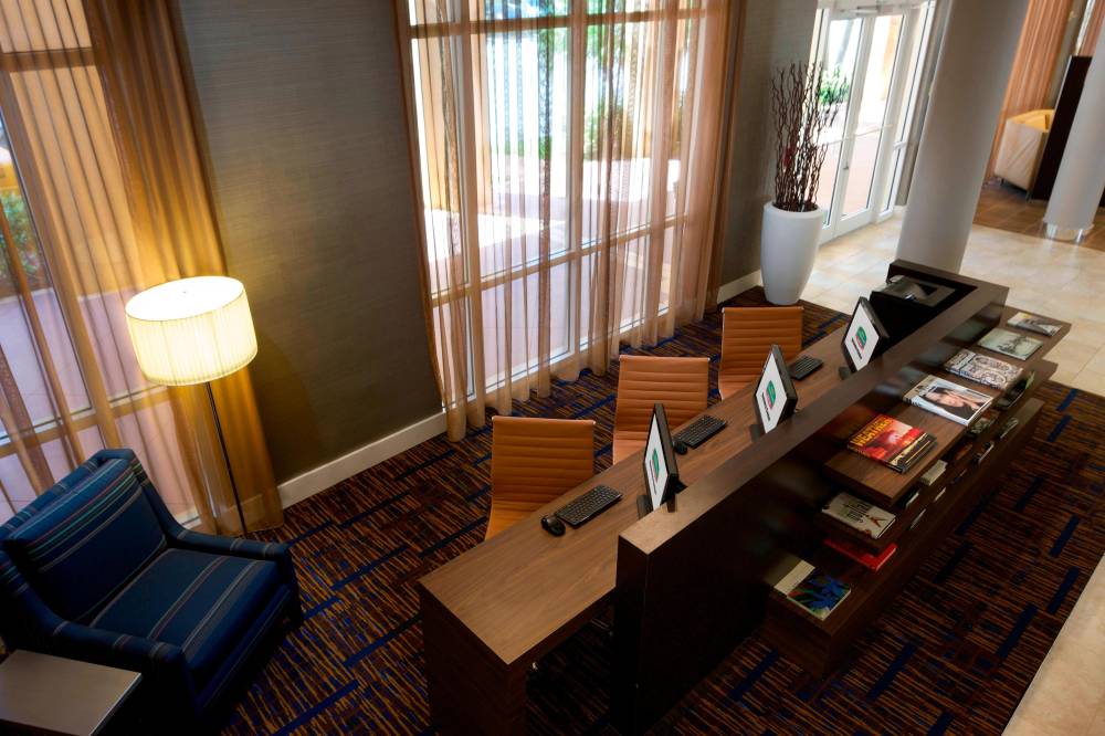 Courtyard By Marriott Miami Dadeland 2