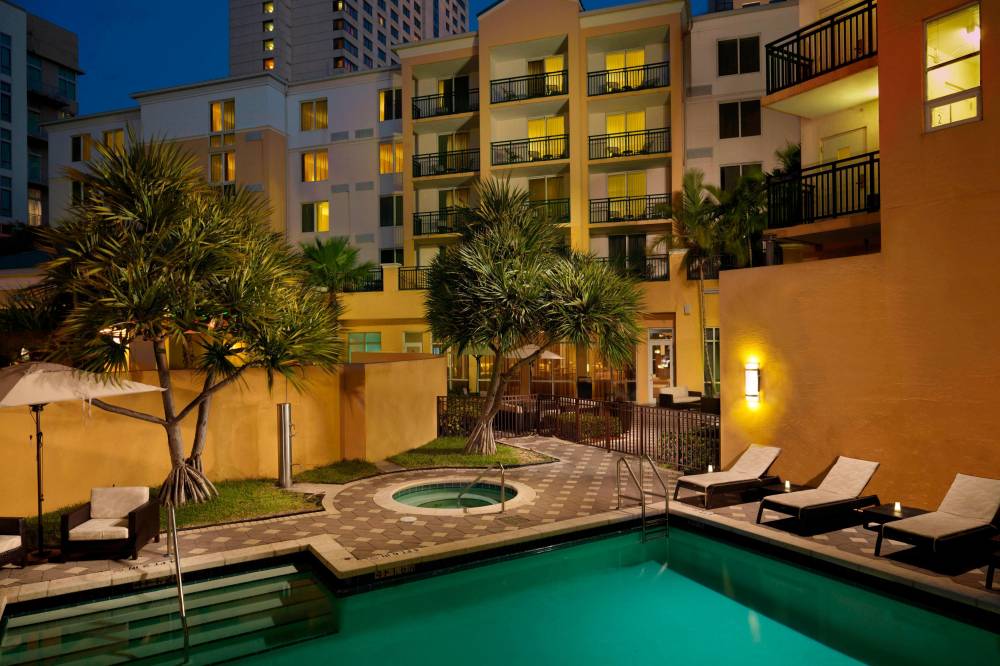 Courtyard By Marriott Miami Dadeland 7