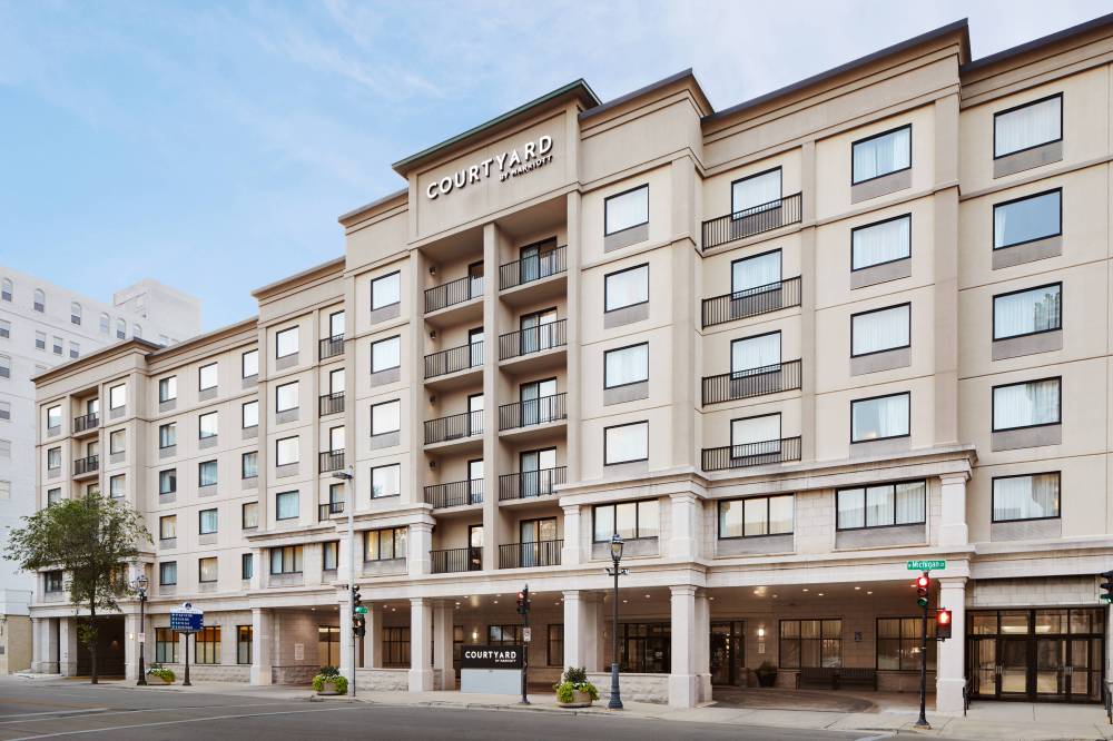 Courtyard By Marriott Milwaukee Downtown 4