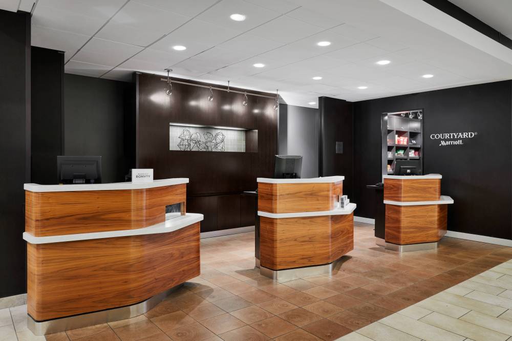 Courtyard By Marriott Milwaukee Downtown 8