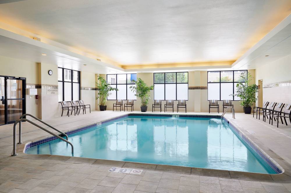 Courtyard By Marriott Milwaukee Downtown 10