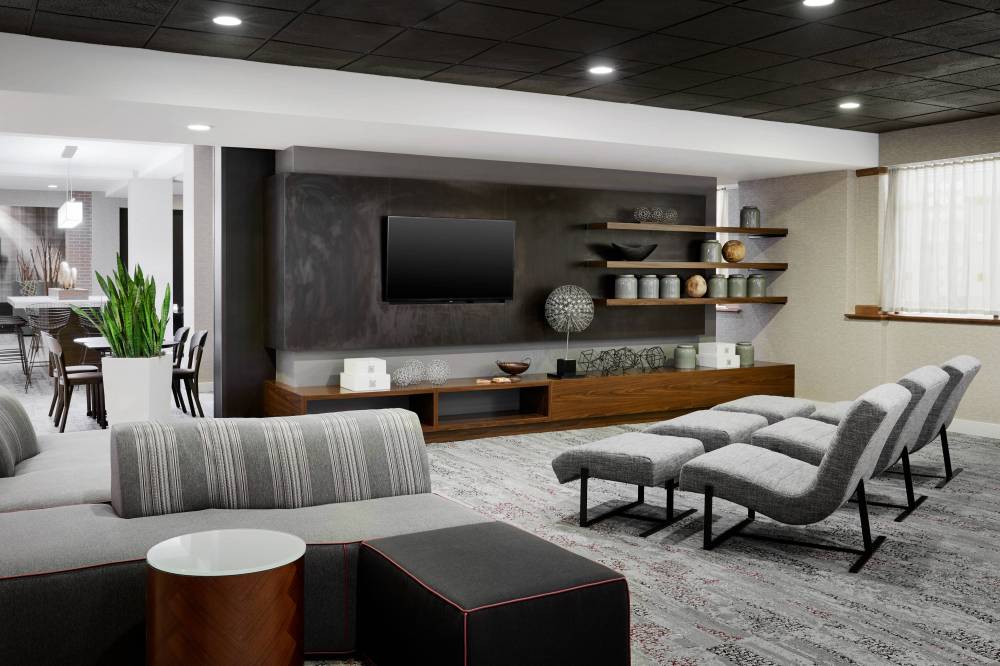 Courtyard By Marriott Milwaukee Downtown 9
