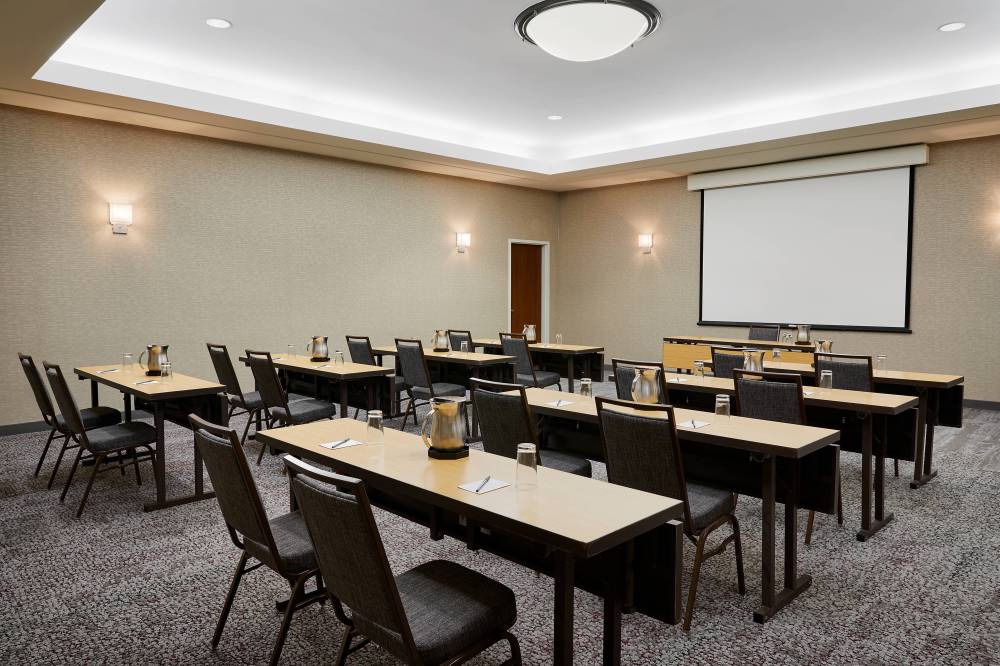 Courtyard By Marriott Milwaukee Downtown 7