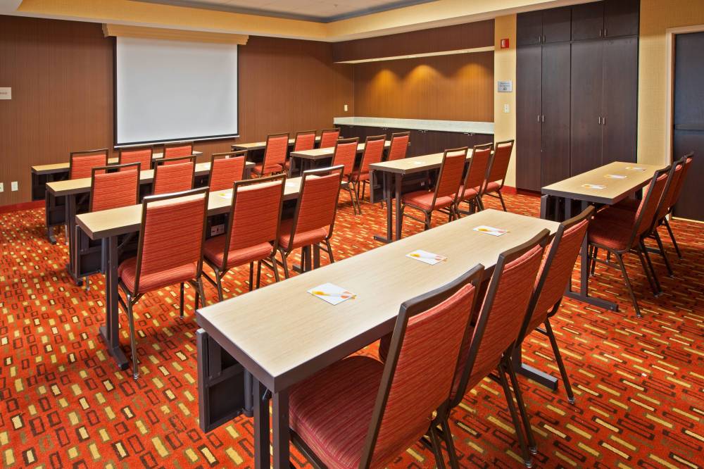 Courtyard By Marriott Mishawaka-university Area 8
