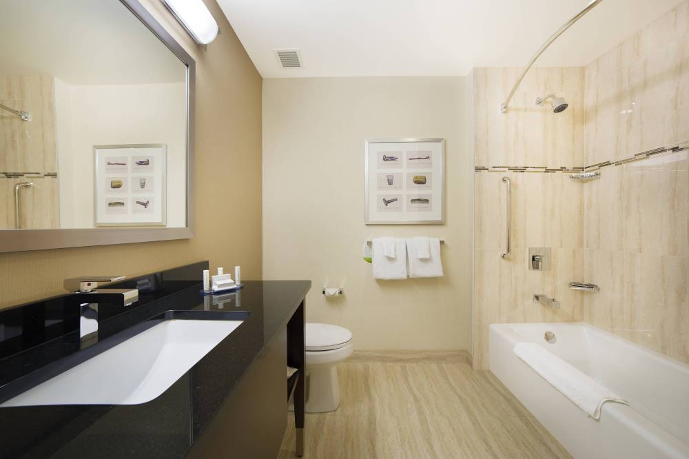 Guest Bathroom with Tub