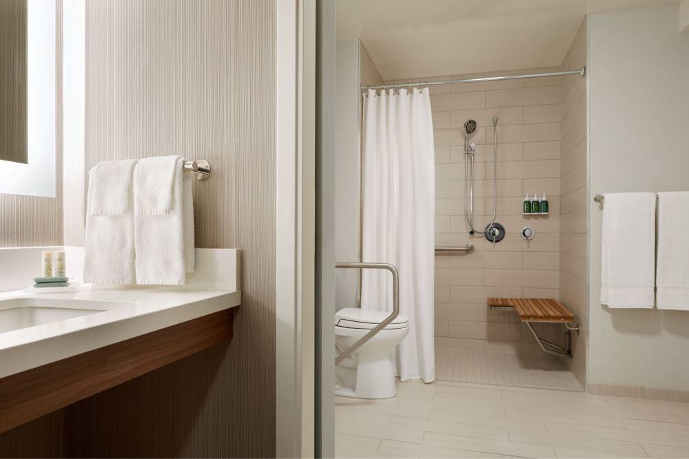 Courtyard By Marriott Ottawa Downtown 2