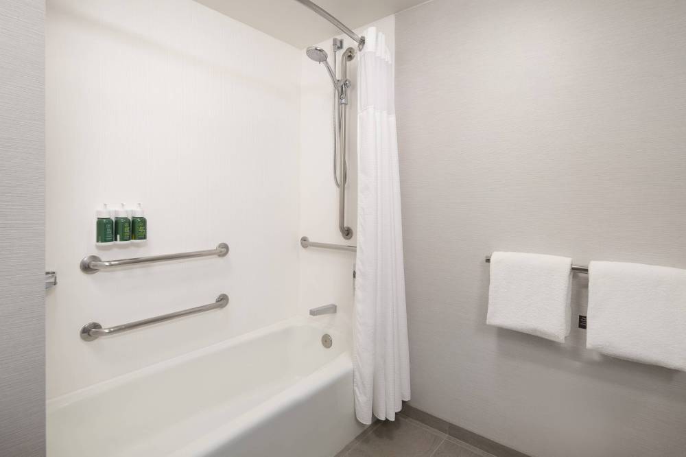 Courtyard By Marriott Palm Springs 3
