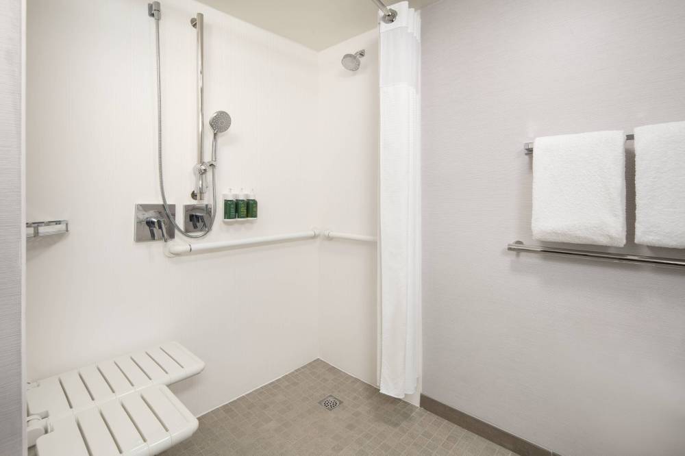 Courtyard By Marriott Palm Springs 4