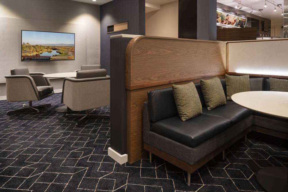 Courtyard By Marriott Palm Springs 9