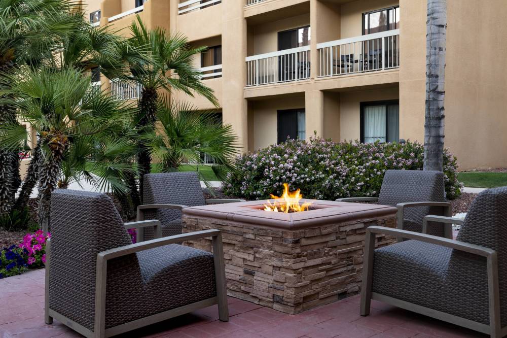 Courtyard By Marriott Palm Springs 6
