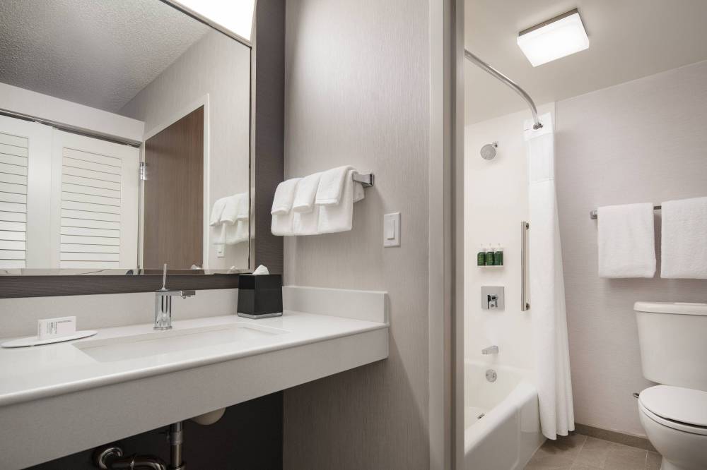 Courtyard By Marriott Palm Springs 2