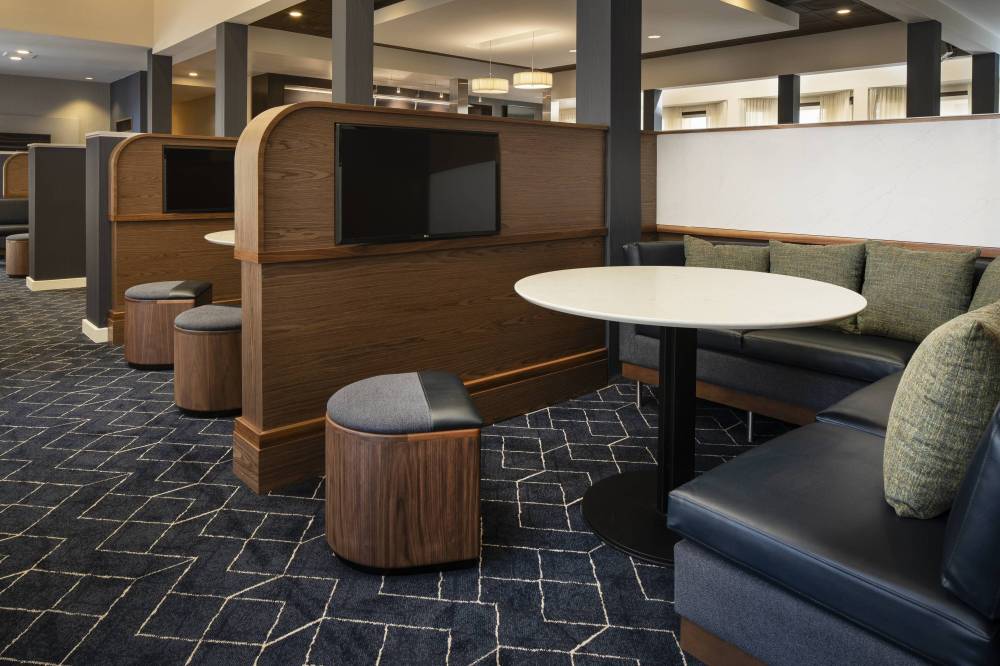 Courtyard By Marriott Palm Springs 7