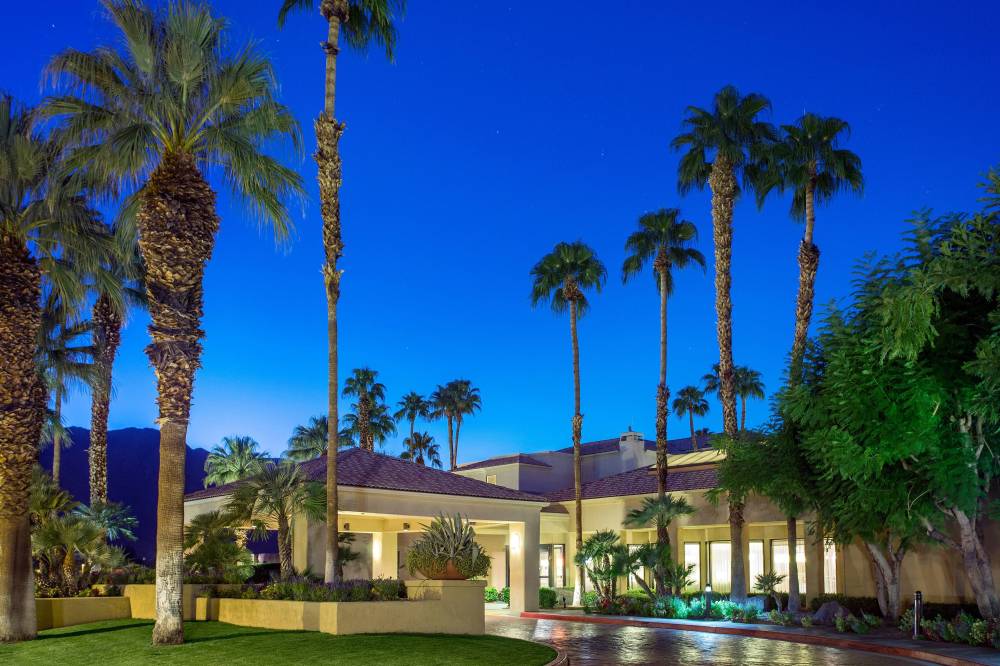 Courtyard By Marriott Palm Springs 5