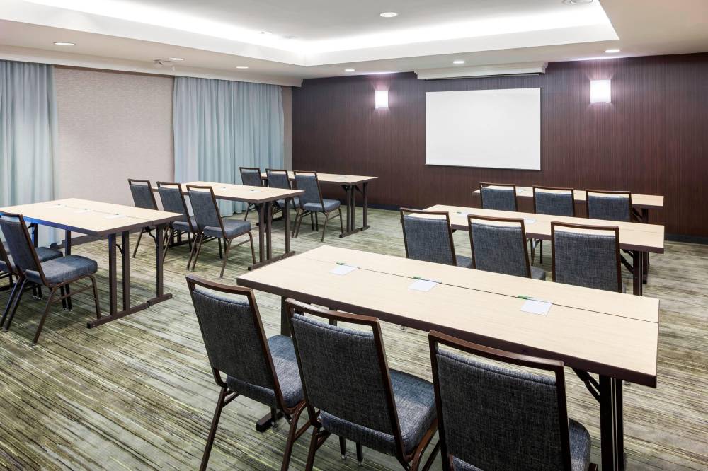 Courtyard By Marriott Pensacola 6
