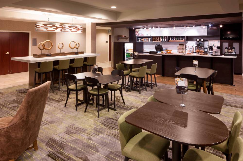 Courtyard By Marriott Pensacola 8