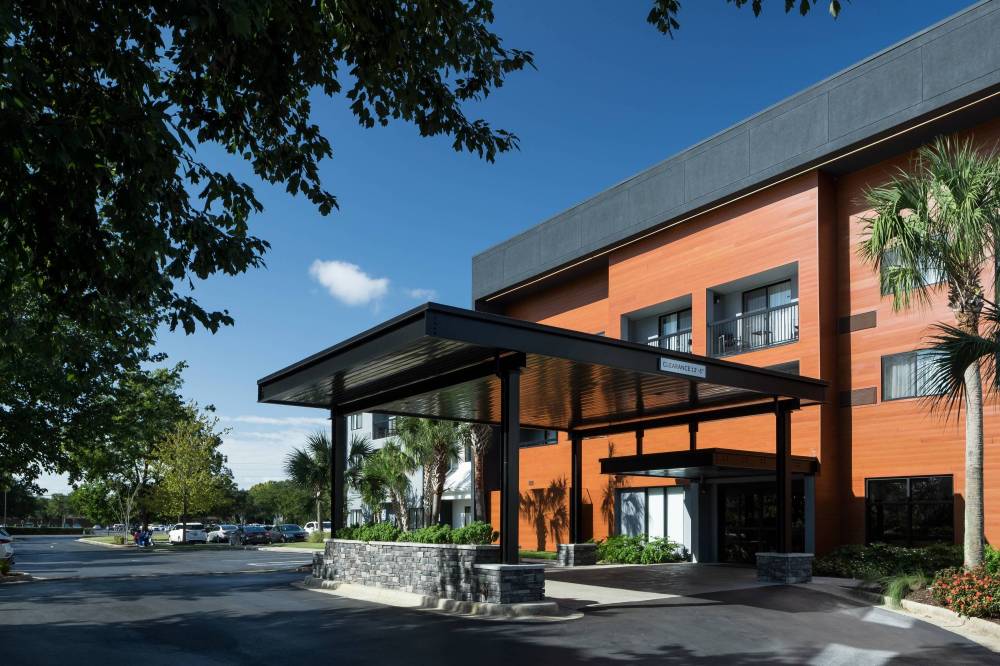 Courtyard By Marriott Pensacola 2