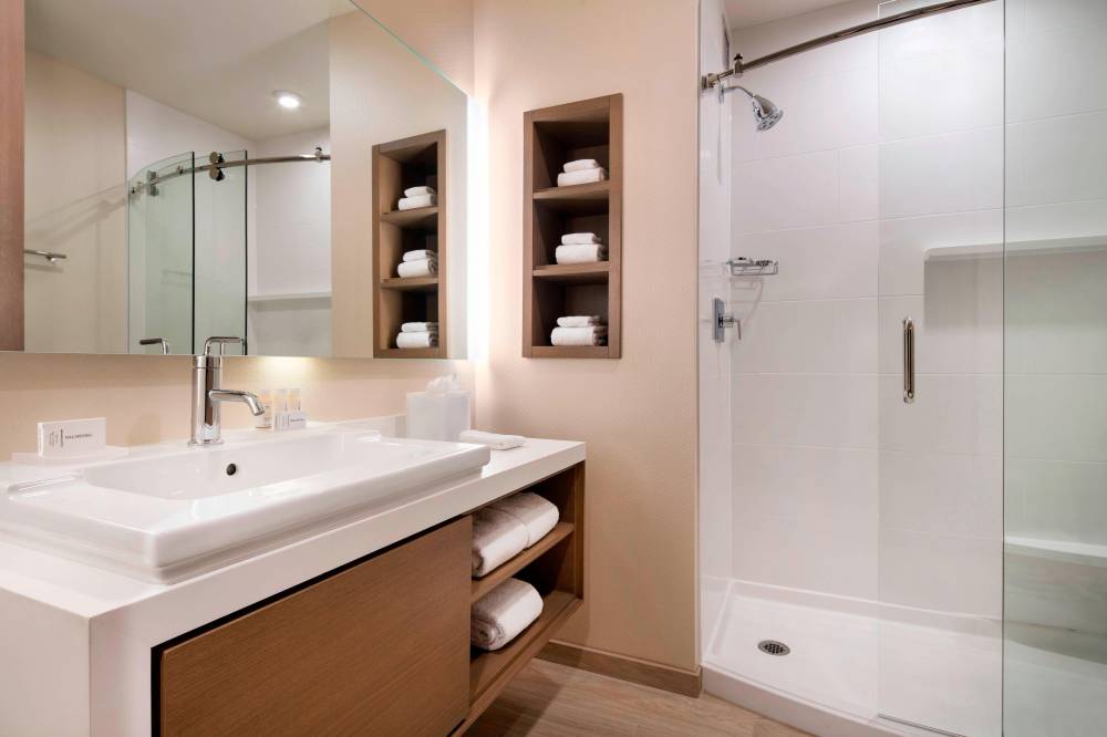 Courtyard By Marriott Phoenix Downtown 2