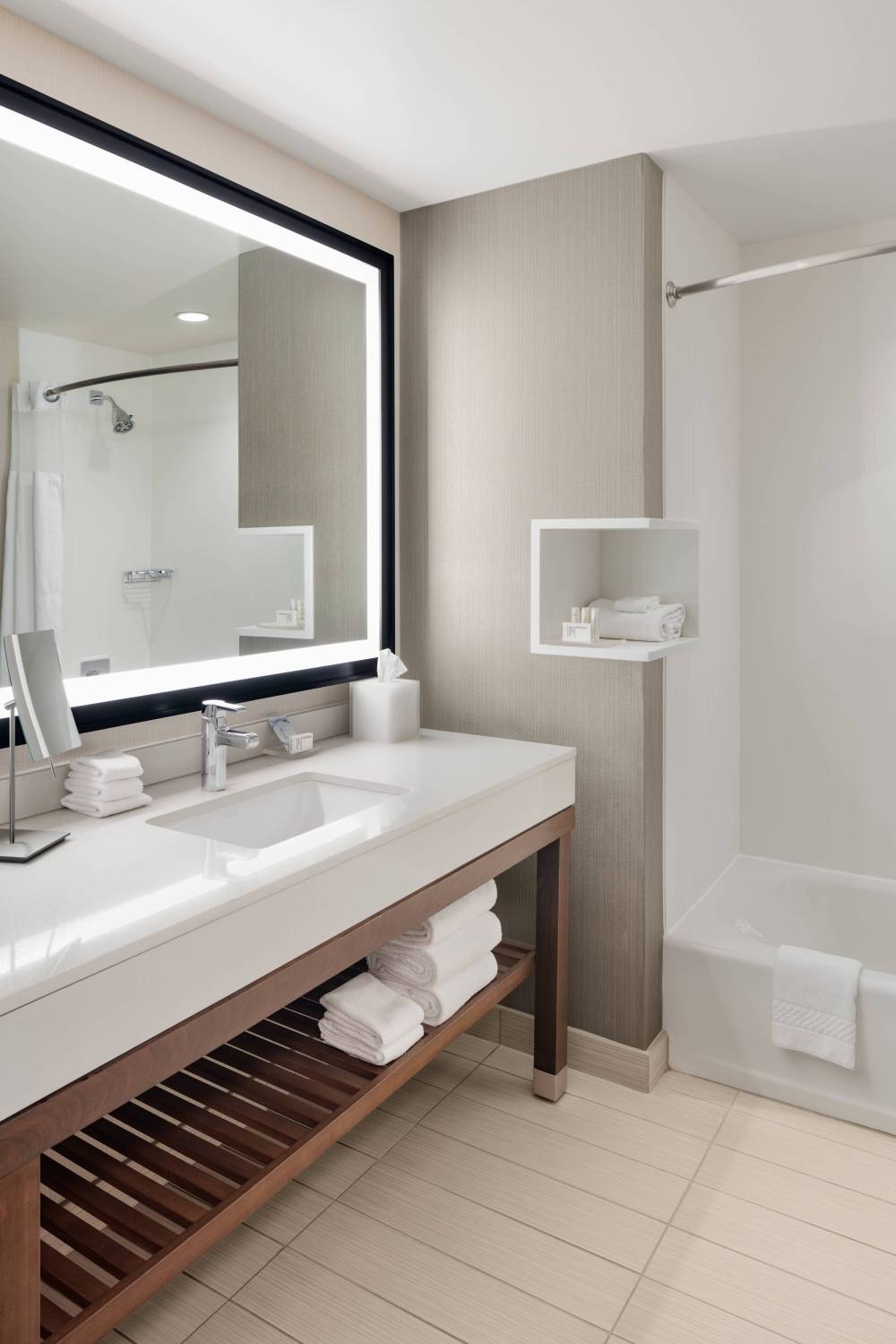 Courtyard By Marriott Portland Downtown Waterfront 2
