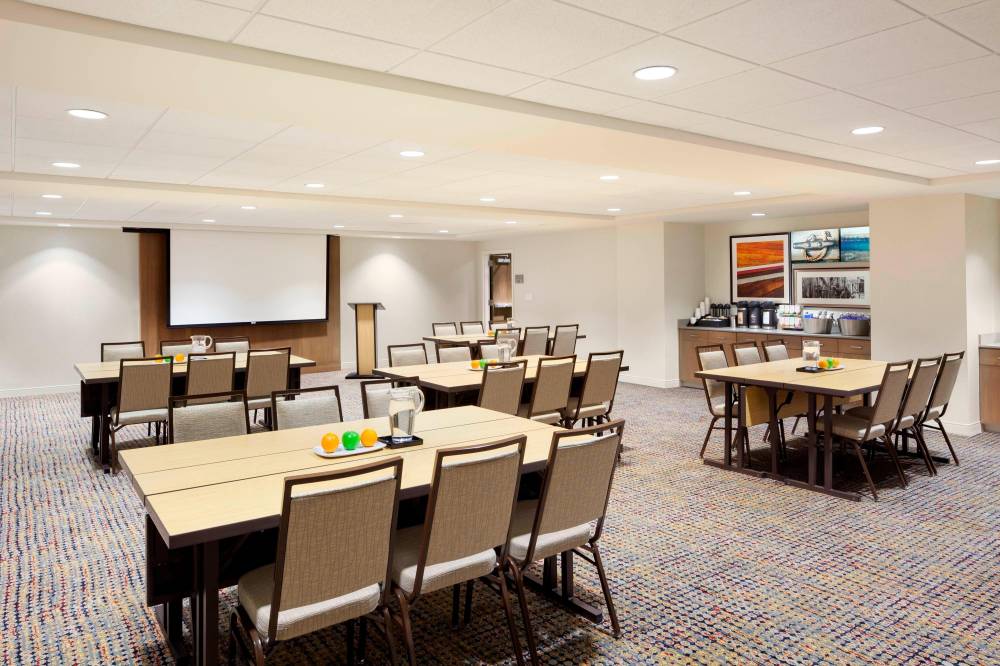 Courtyard By Marriott Portland Downtown Waterfront 6