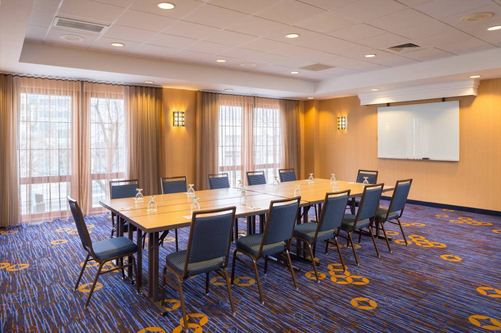 Courtyard By Marriott Providence Downtown 8